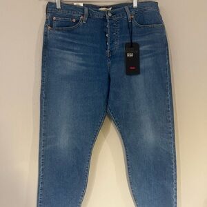 Levi's Women's Skinny Jeans in Medium Blue